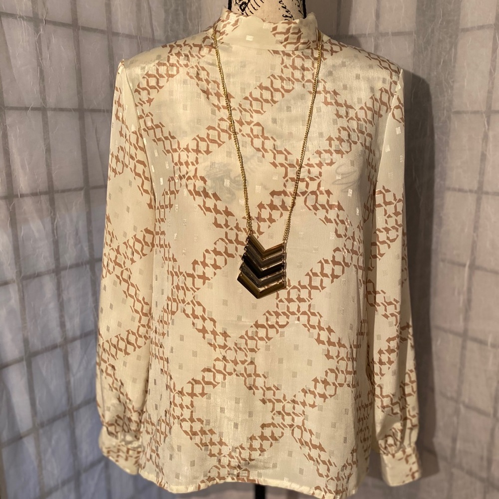 ❤️-Vintage rayon top with tie back as shown size 8